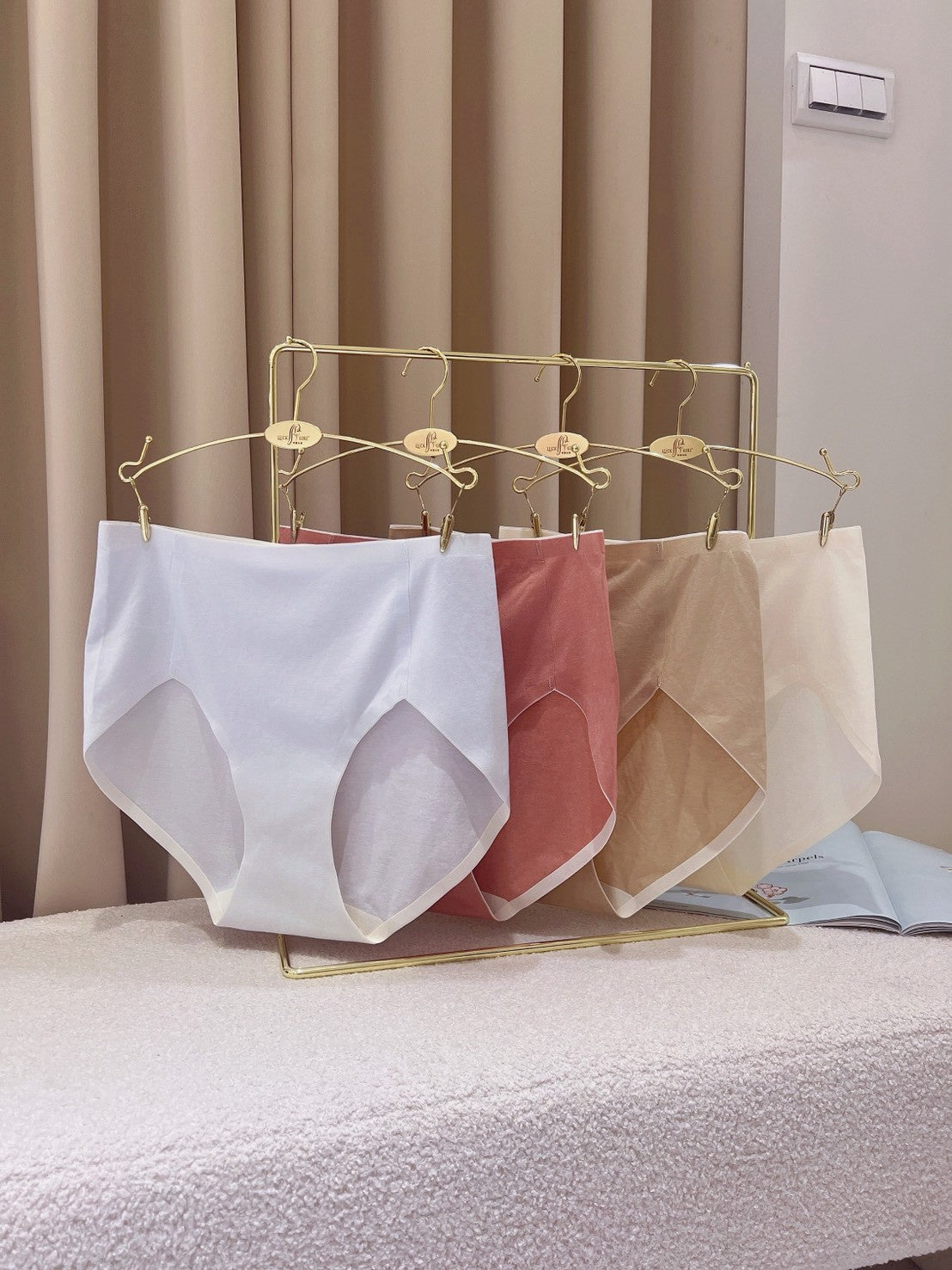 無痕素面開衩內褲 四色 XL~3XL