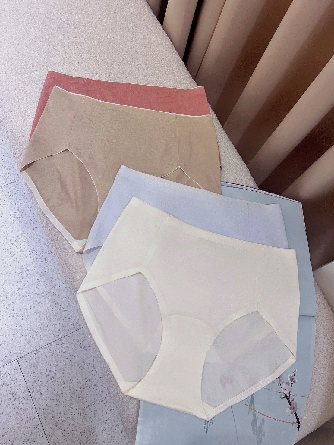 無痕素面開衩內褲 四色 XL~3XL